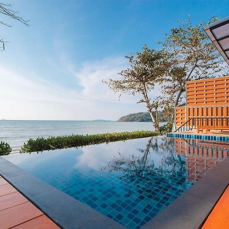 Koh Sirey Beachfront Pool Villa - 2 Bedrooms House Phuket المظهر الخارجي الصورة